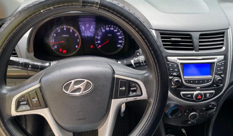 Hyundai Accent GL 2013 lleno