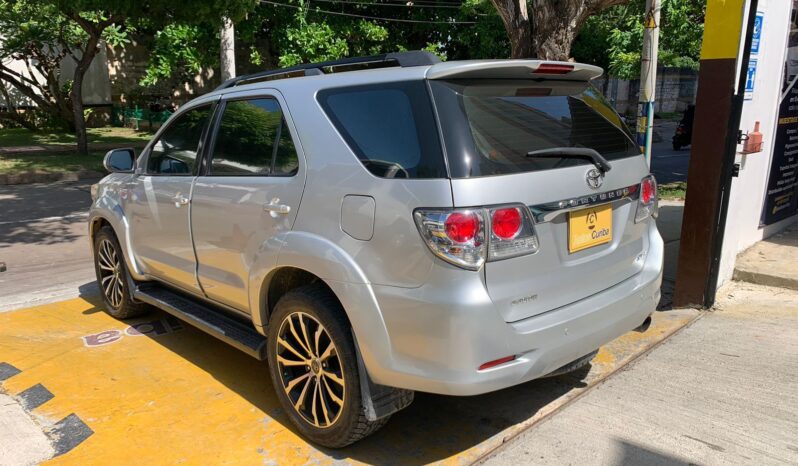 Toyota Fortuner 2014 lleno