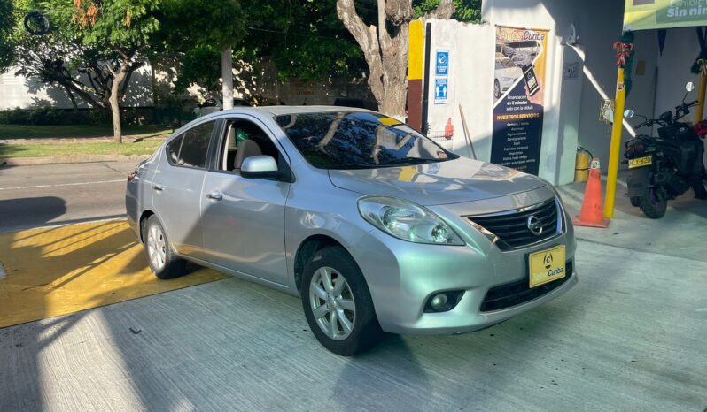 Nissan Versa 2013 lleno