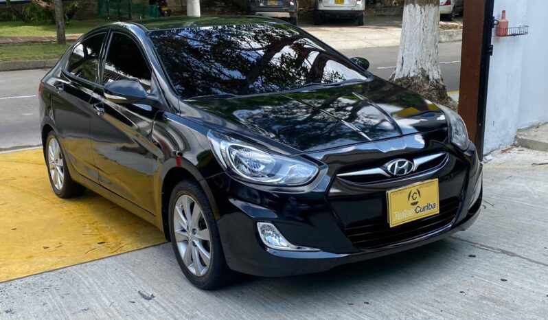 Hyundai Accent 2014 lleno