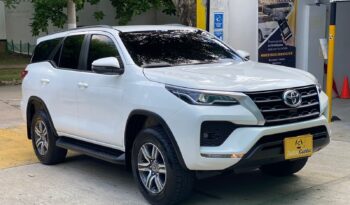 Toyota Fortuner SR 2023 lleno