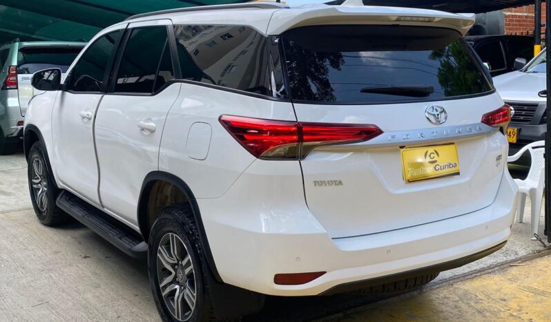 Toyota Fortuner SR 2023 lleno