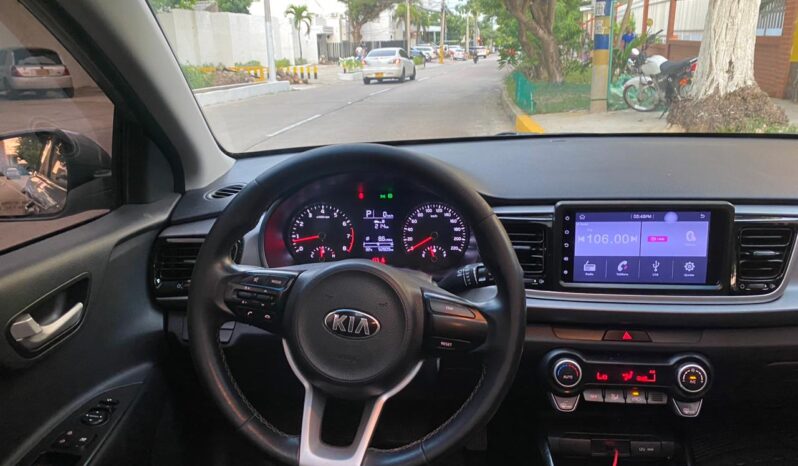 Kia Rio 2022 lleno