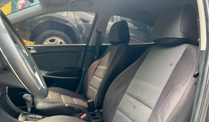 Hyundai Accent GL 2013 lleno
