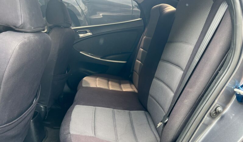 Hyundai Accent GL 2013 lleno