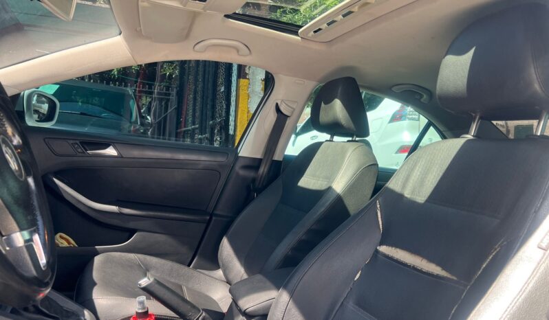 Volkswagen Jetta Comfortline 2012 lleno