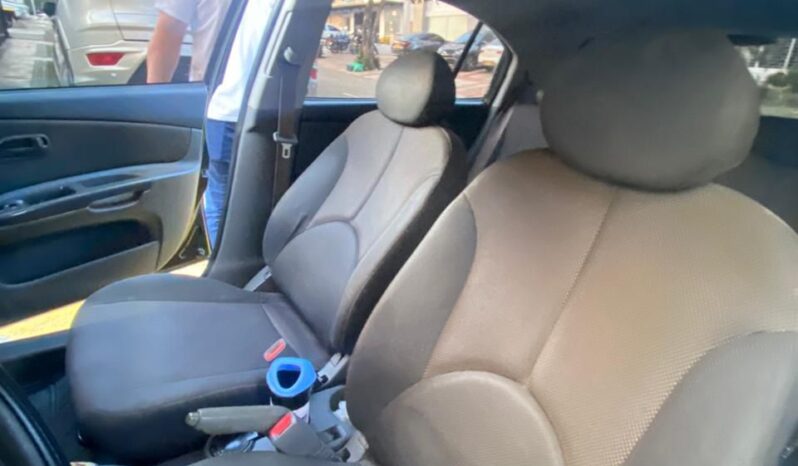 Kia Rio 2008 lleno