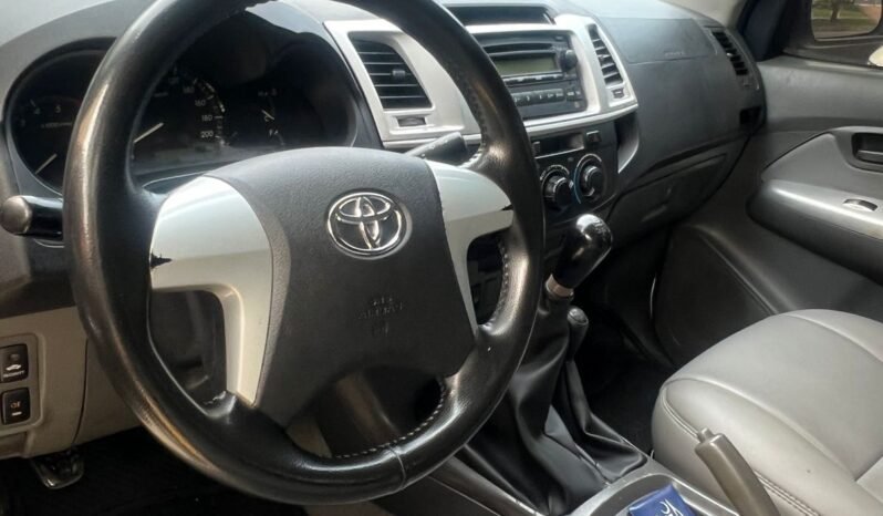 Toyota Hilux 4X4 2015 lleno