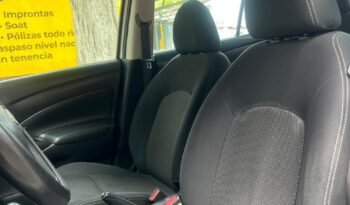 Nissan Versa 2017 lleno