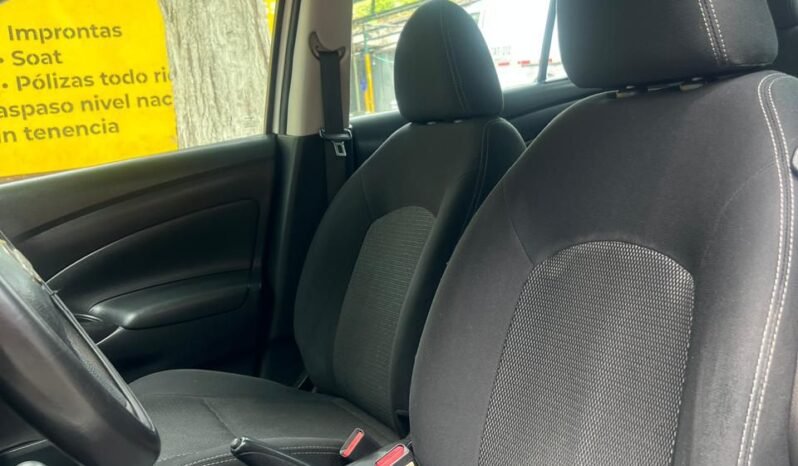 Nissan Versa 2017 lleno