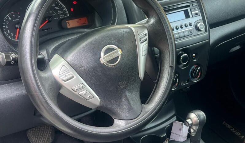 Nissan Versa 2017 lleno