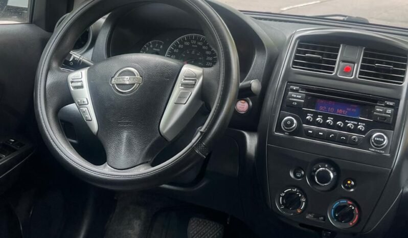 Nissan Versa 2017 lleno