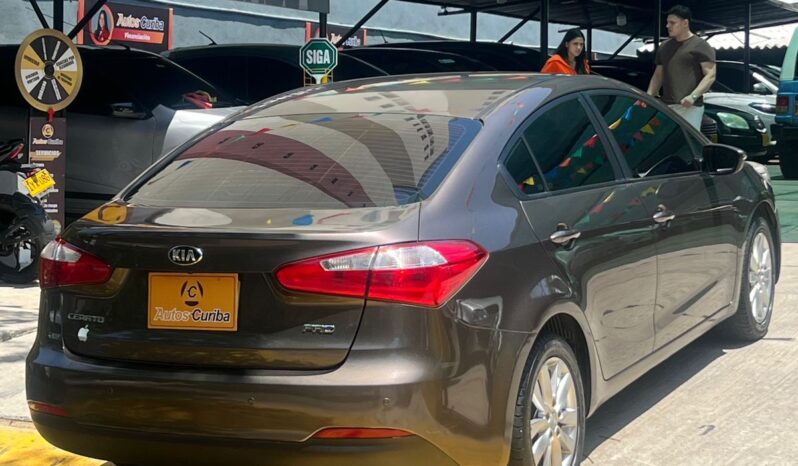 Kia Cerato Pro 2015 lleno
