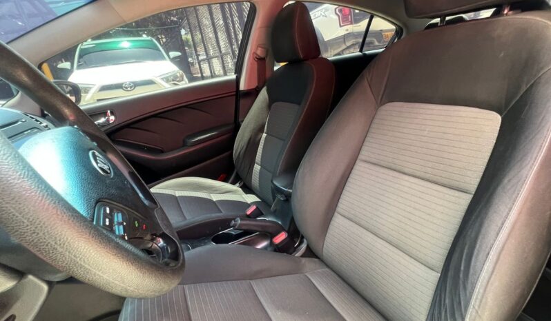 Kia Cerato Pro 2015 lleno