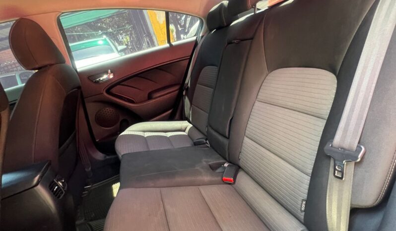 Kia Cerato Pro 2015 lleno