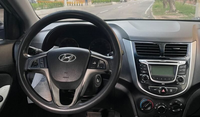 Hyundai Accent GL 2013 lleno